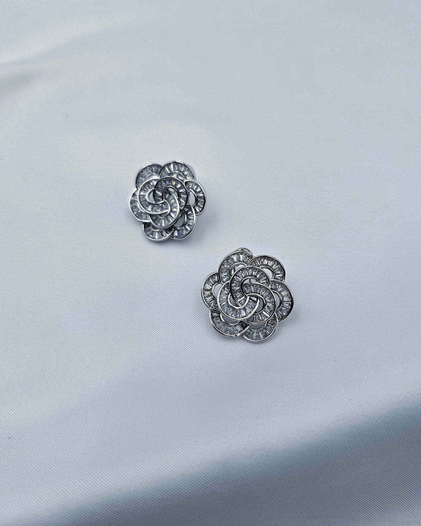 DA 523 EARRING