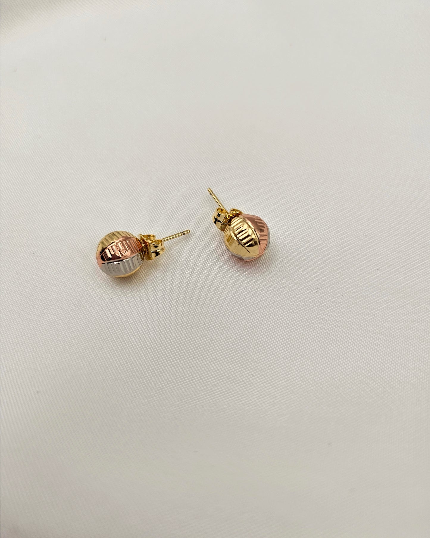 DA 521 SMALL STUD EARRING