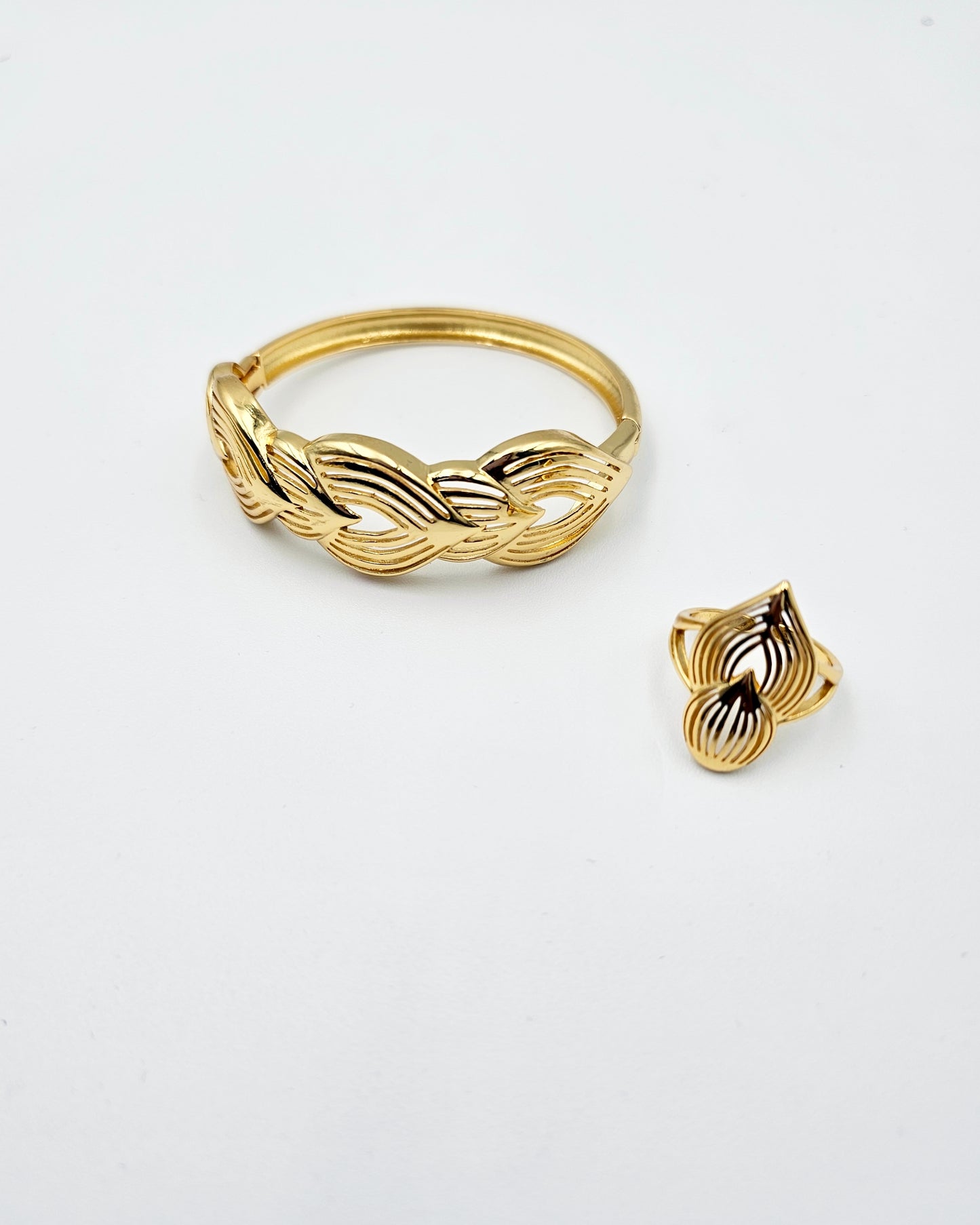 DA 315 BANGLE AND RING