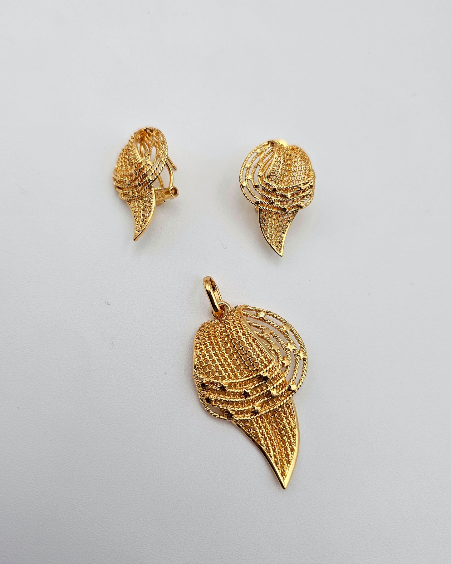 DA 668 EARRING AND PENDANT