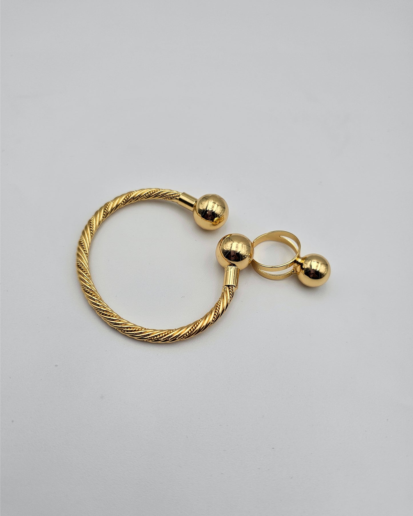 DA 688 BANGLE AND RING