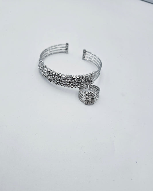 DA 478 BANGLE AND RING