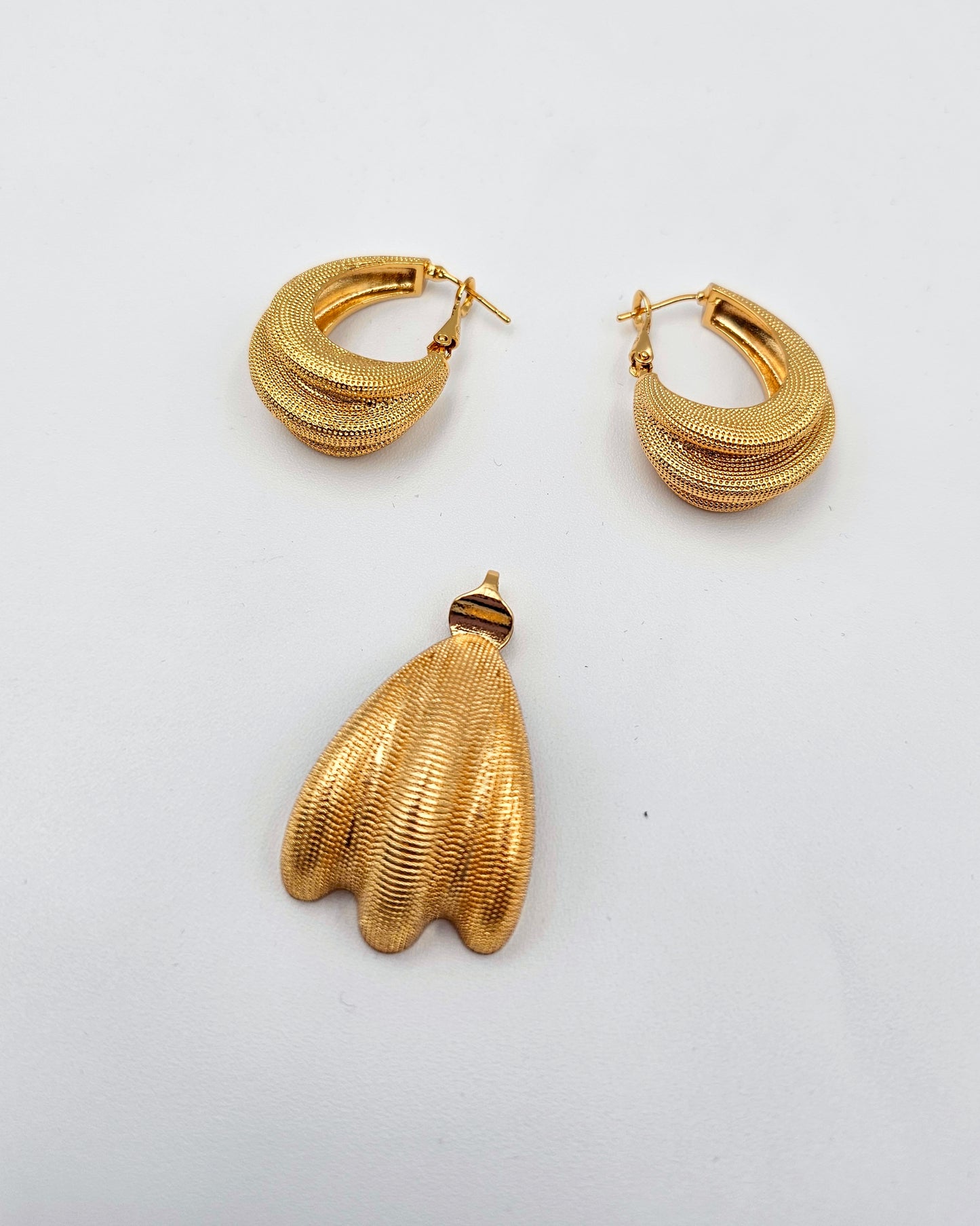 DA 724 EARRING AND PENDANT