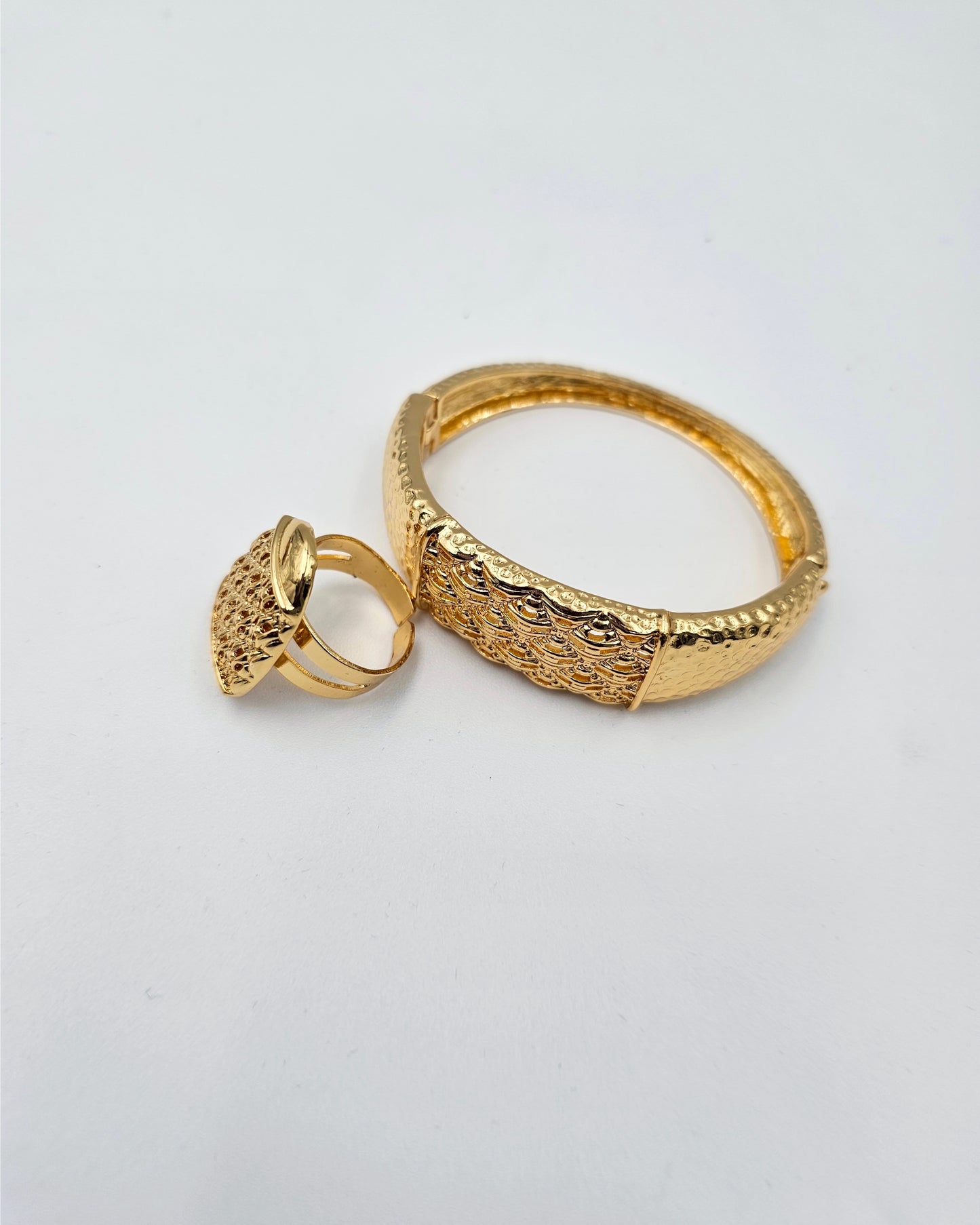 DA 741 BANGLE AND RING