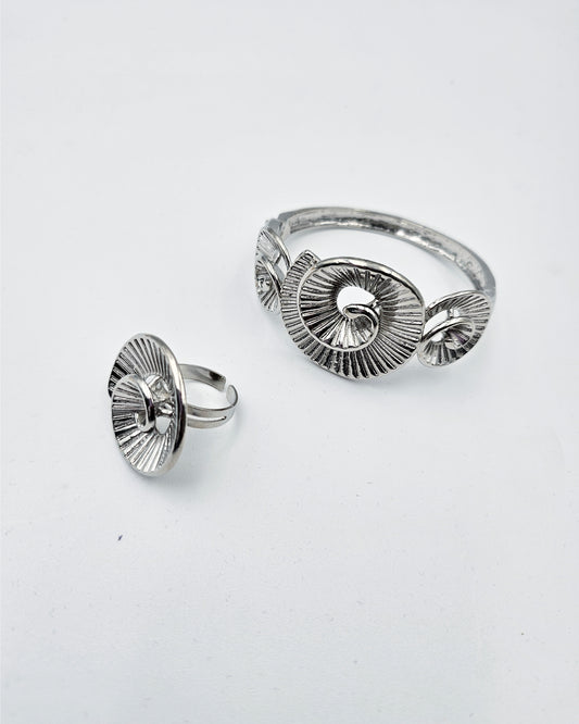 DA 751 BANGLE AND RING