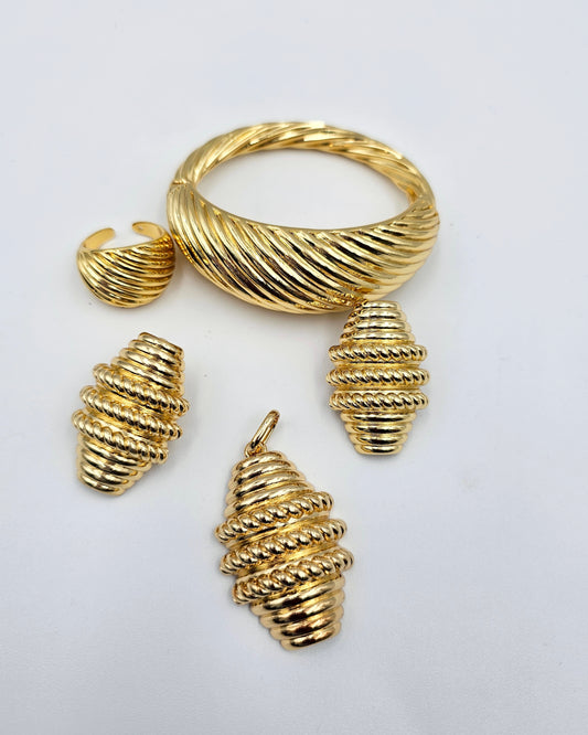 DA 818 BANGLE SET