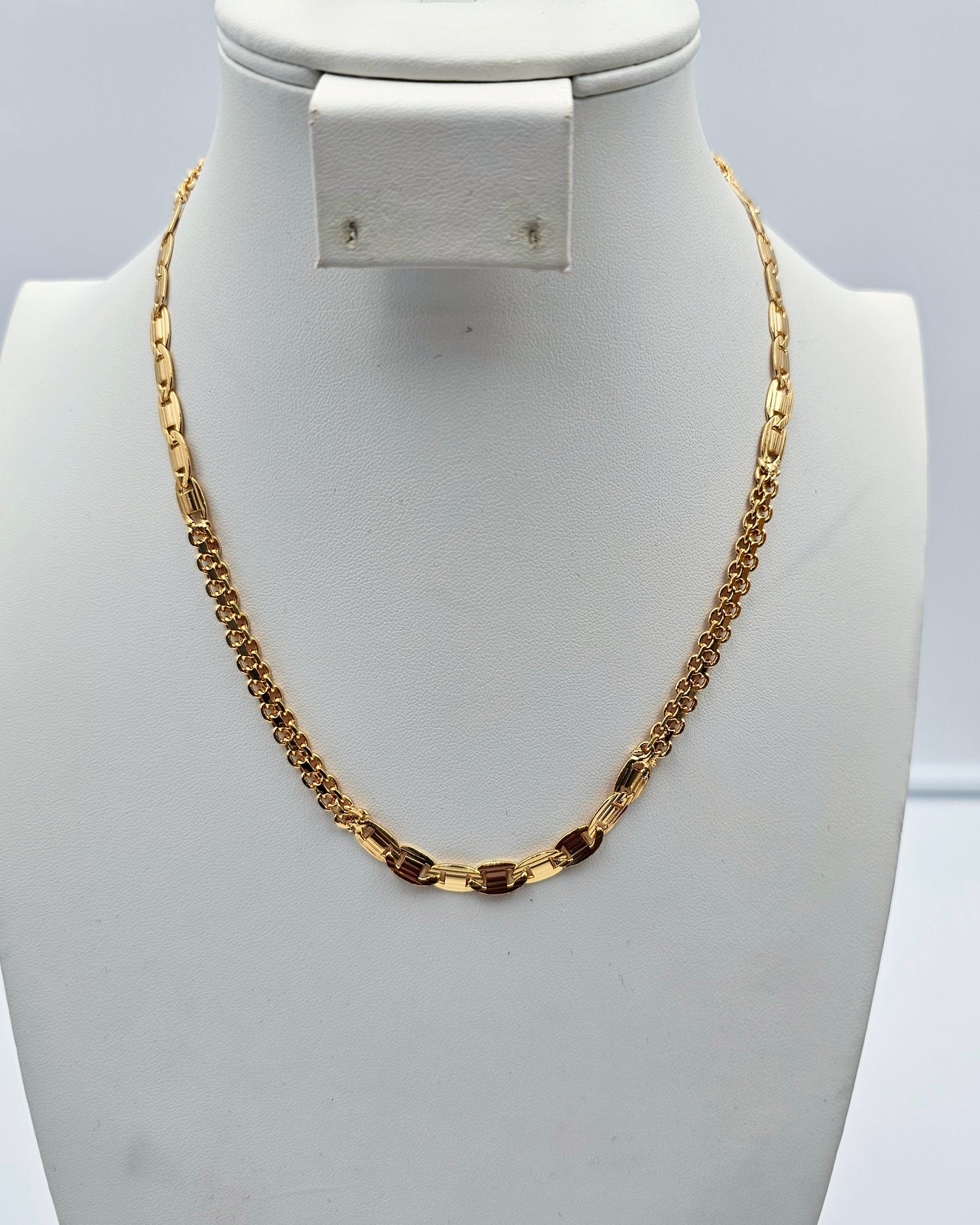 DA 833 (17INCHES NECKLACE)