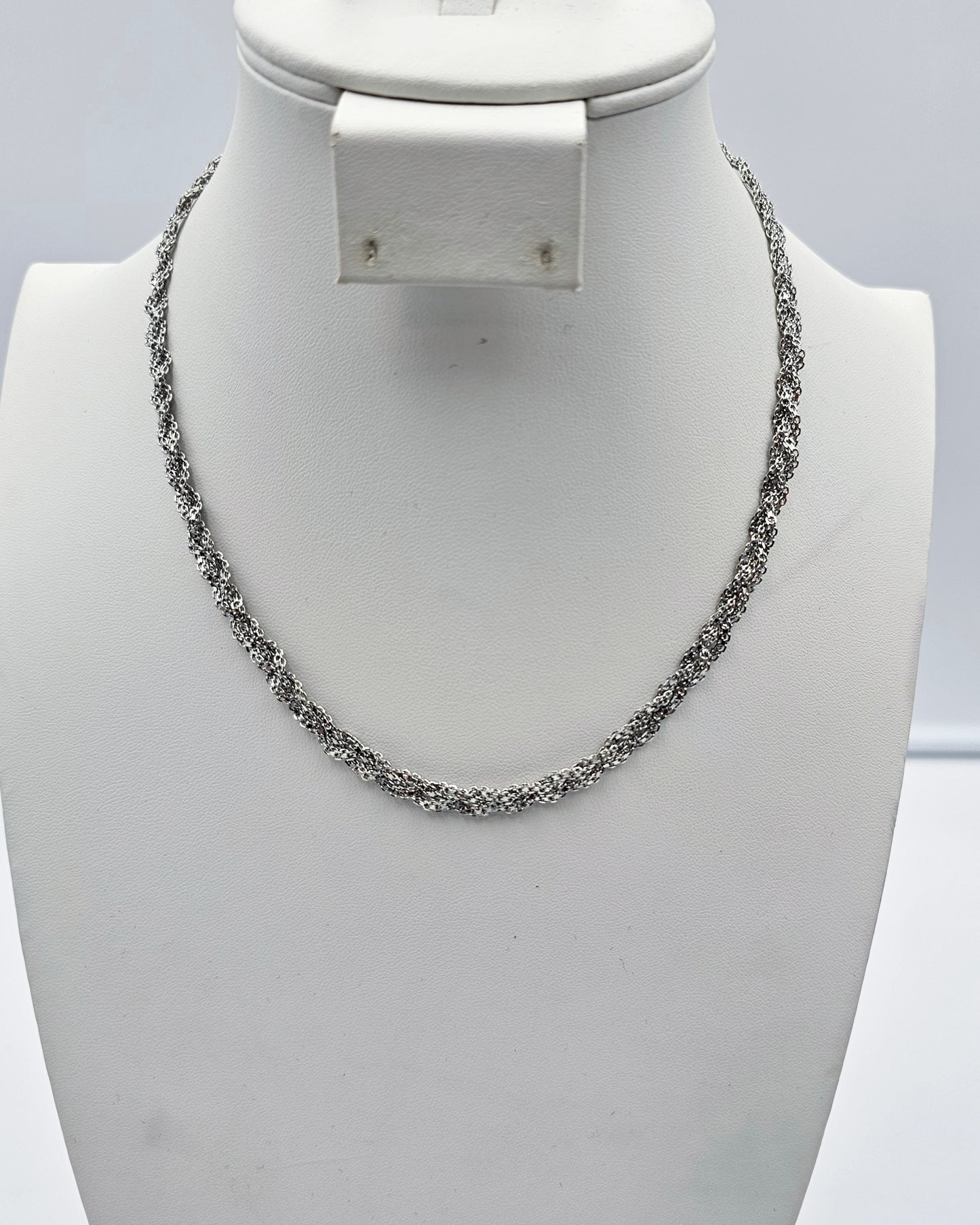 DA 779  16 INCHES NECKLACE