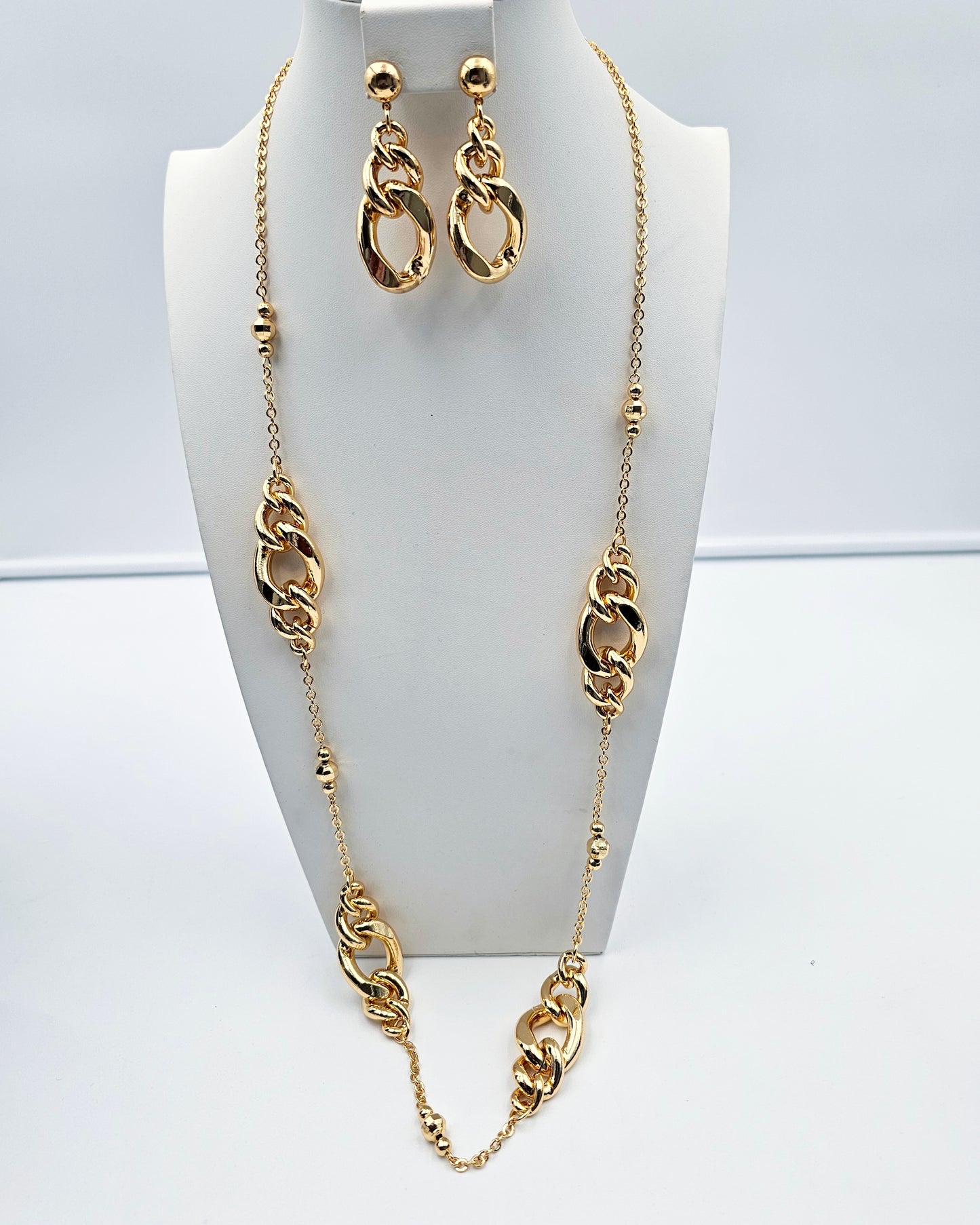 DA 876 LONG CHAIN AND EARRING