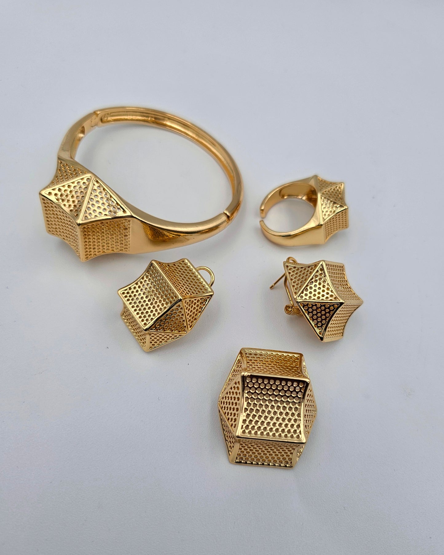 DA 944 BANGLE SET