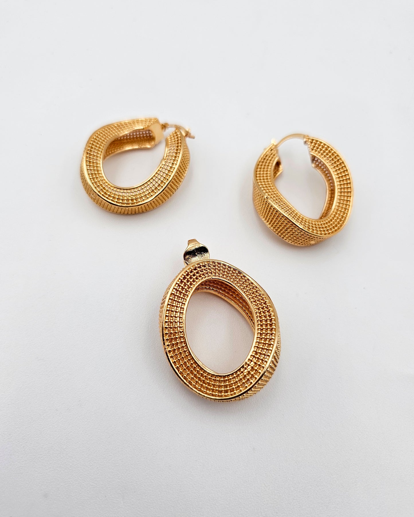 DA 518 EARRING AND PENDANT