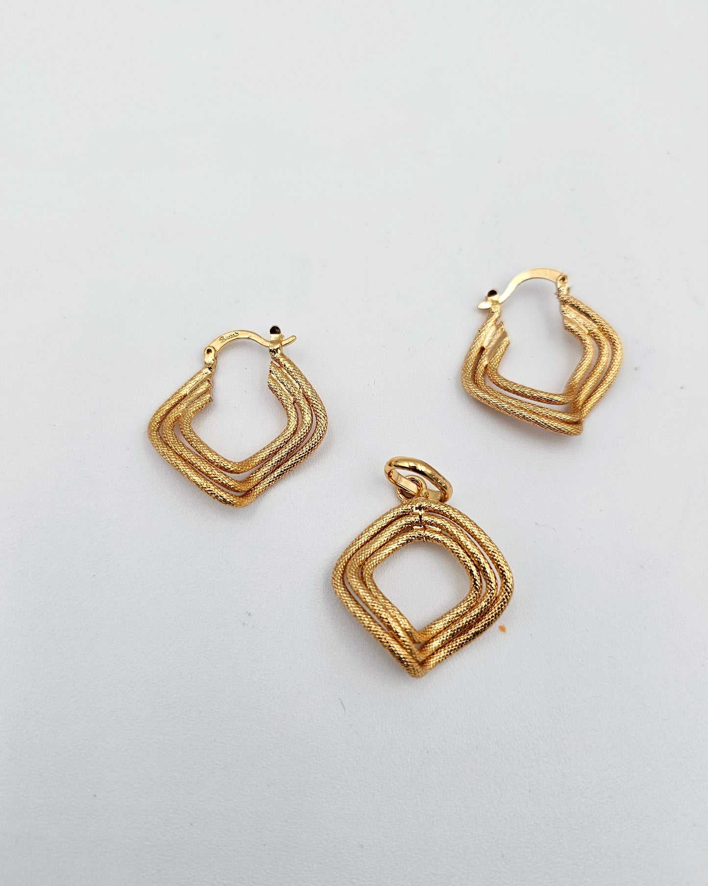 DA 628 EARRING AND PENDANT