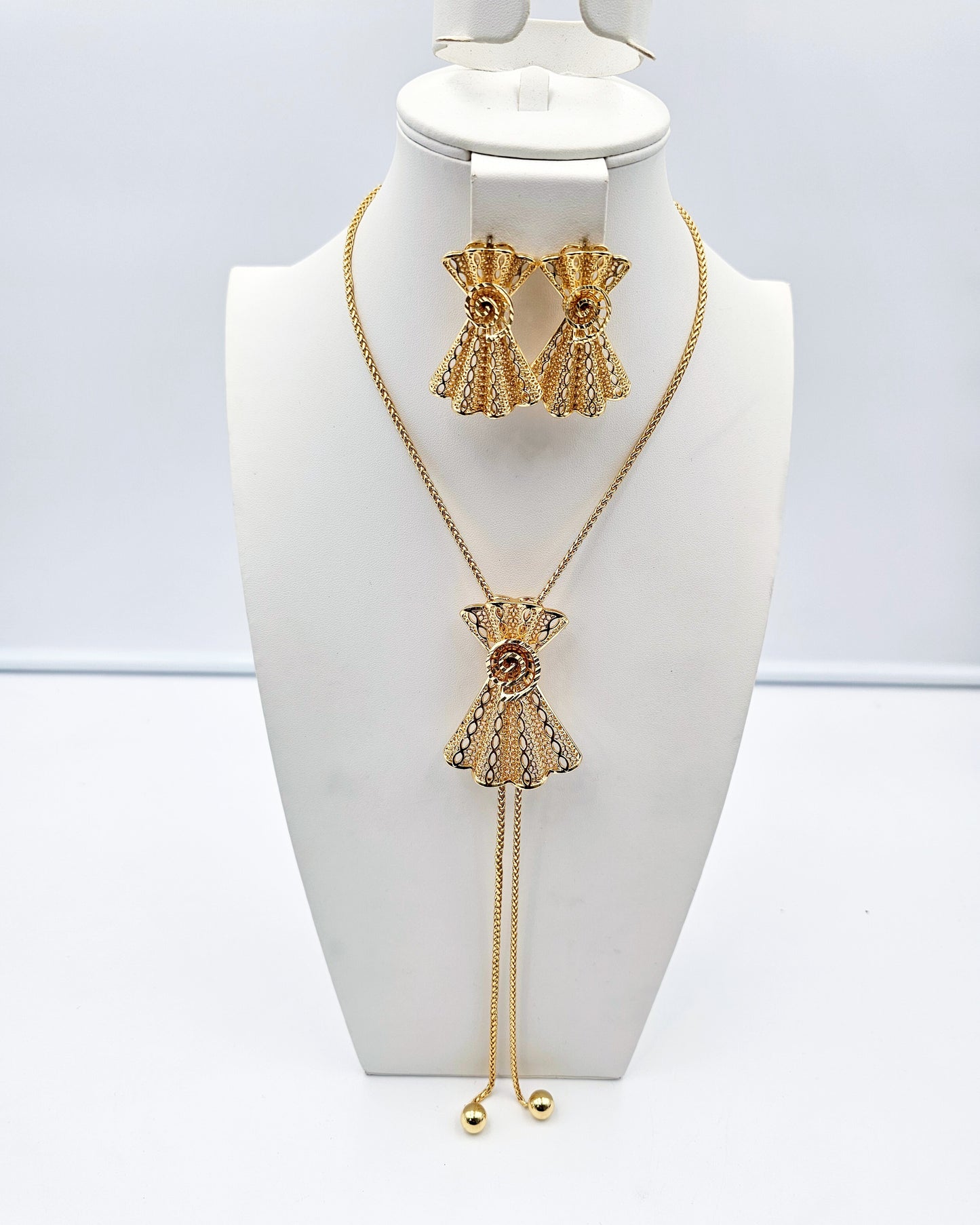 DA 105 ADJUSTABLE LONG NECKLACE