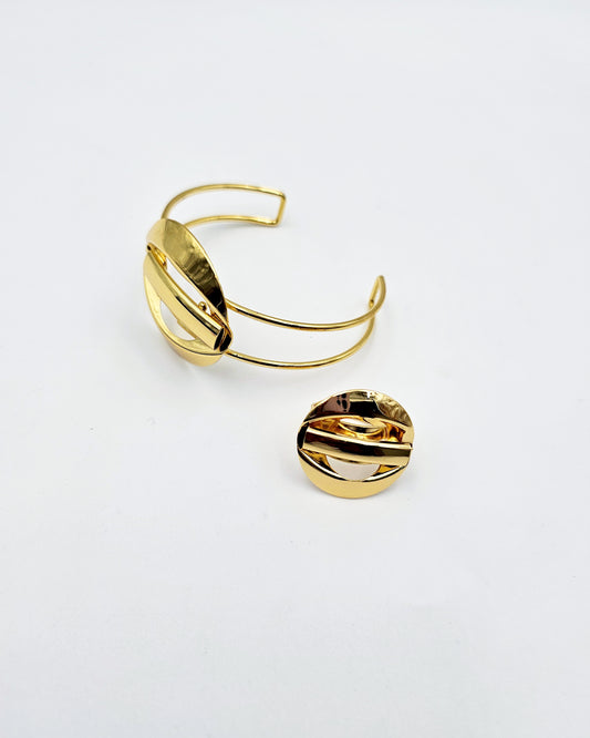 DA 642 BANGLE AND RING