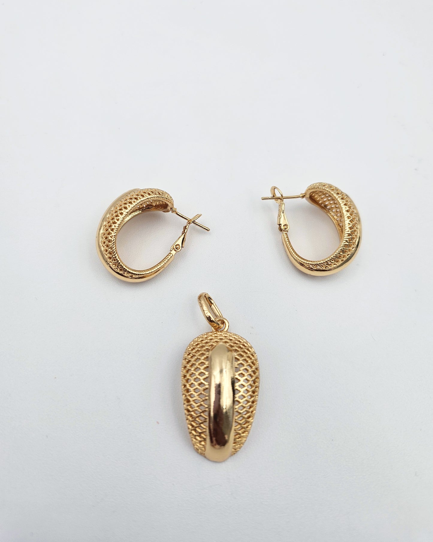 DA 636 EARRING AND PENDANT