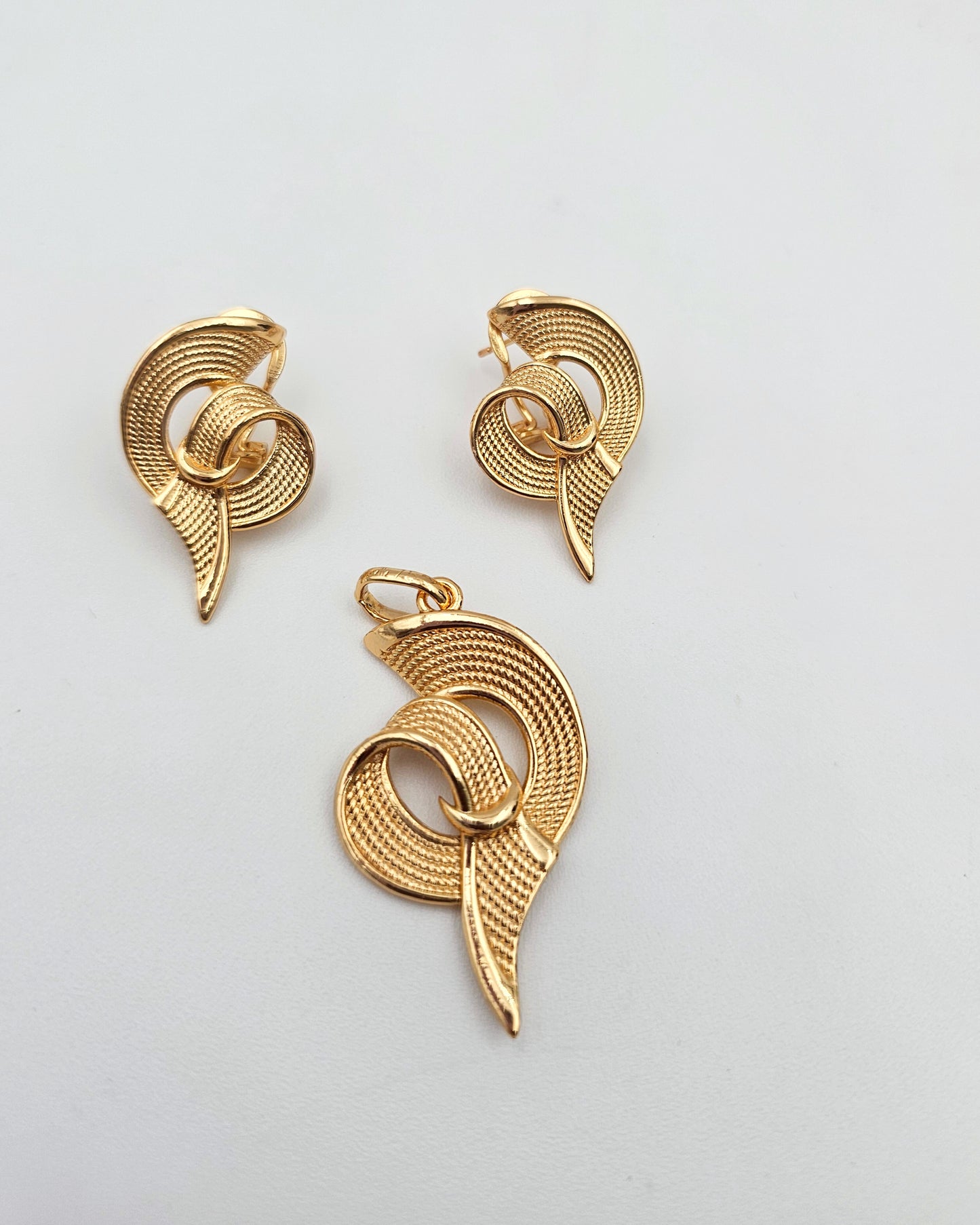 DA 213 EARRING & PENDANT