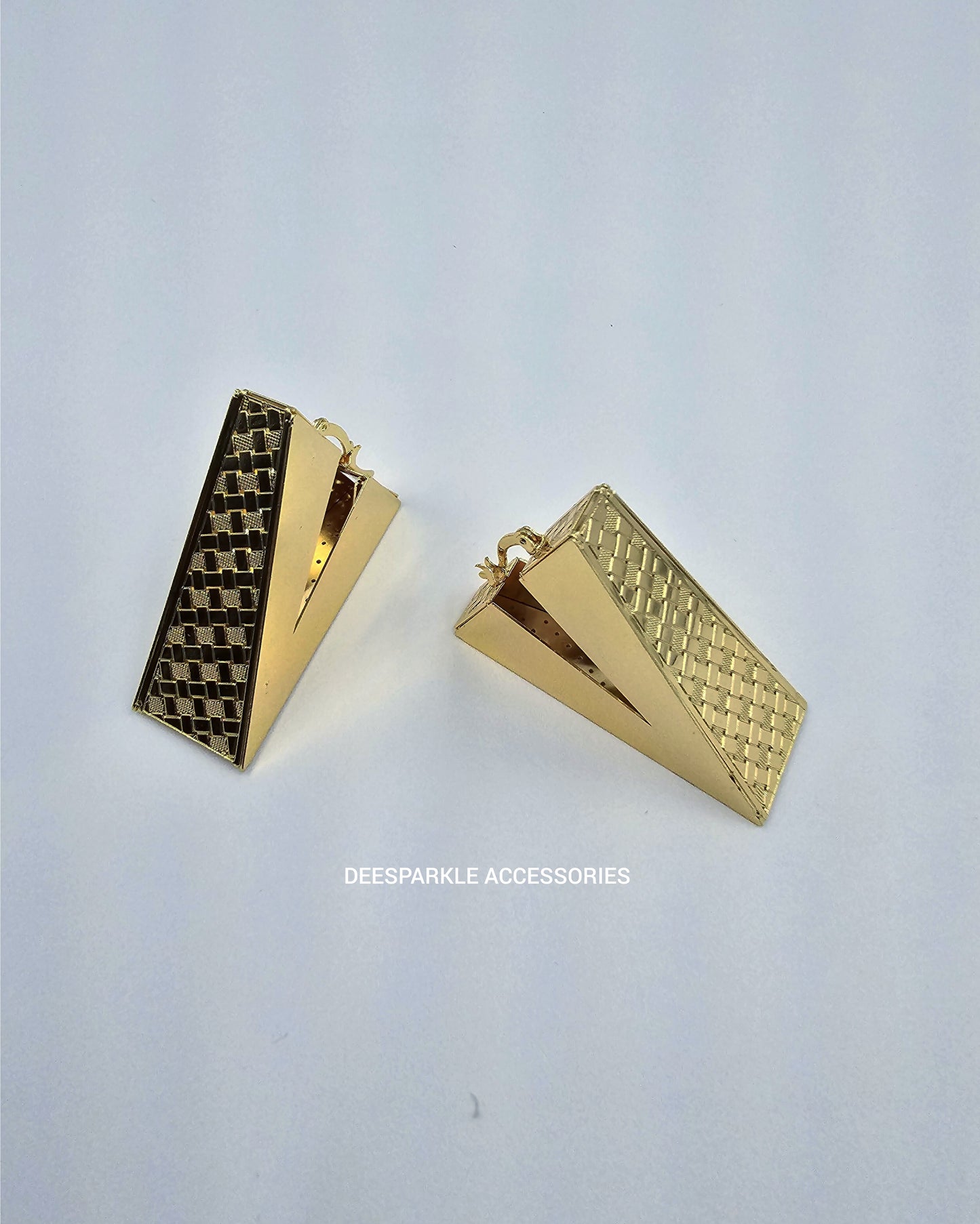 DA 057 V- SHAPE EARRING