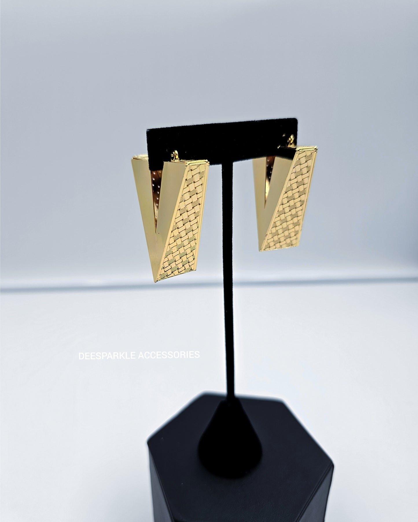 DA 057 V- SHAPE EARRING