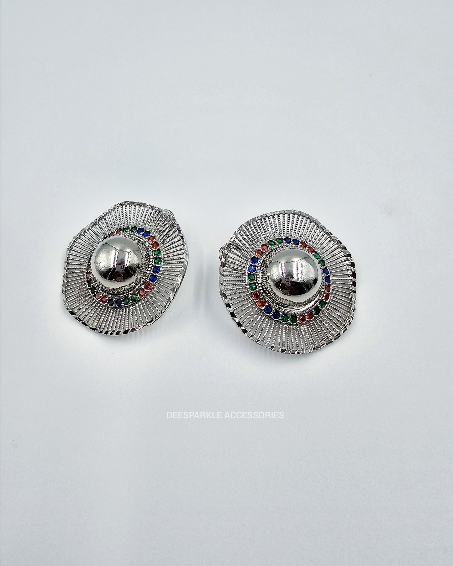 DA 135 MEDIUM STUD EARRING