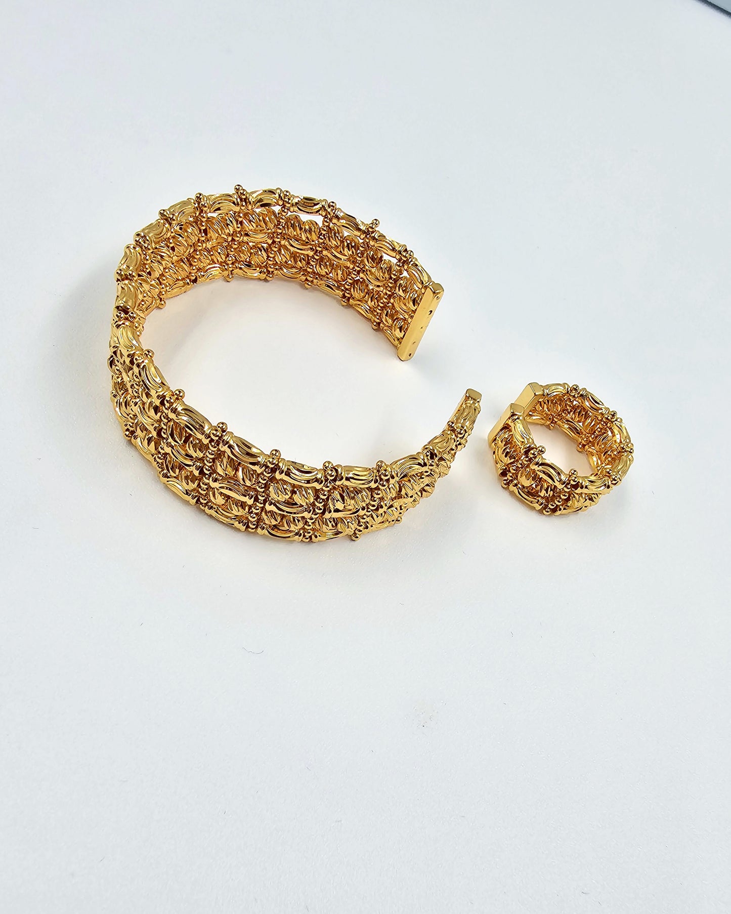 DA 235 BANGLE AND RING